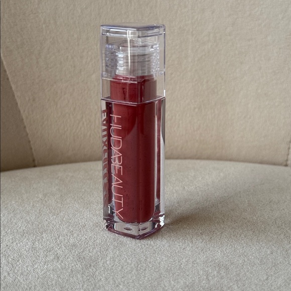 Huda Beauty Faux Filter Lipgloss in BOMBSHELL - Picture 3 of 5